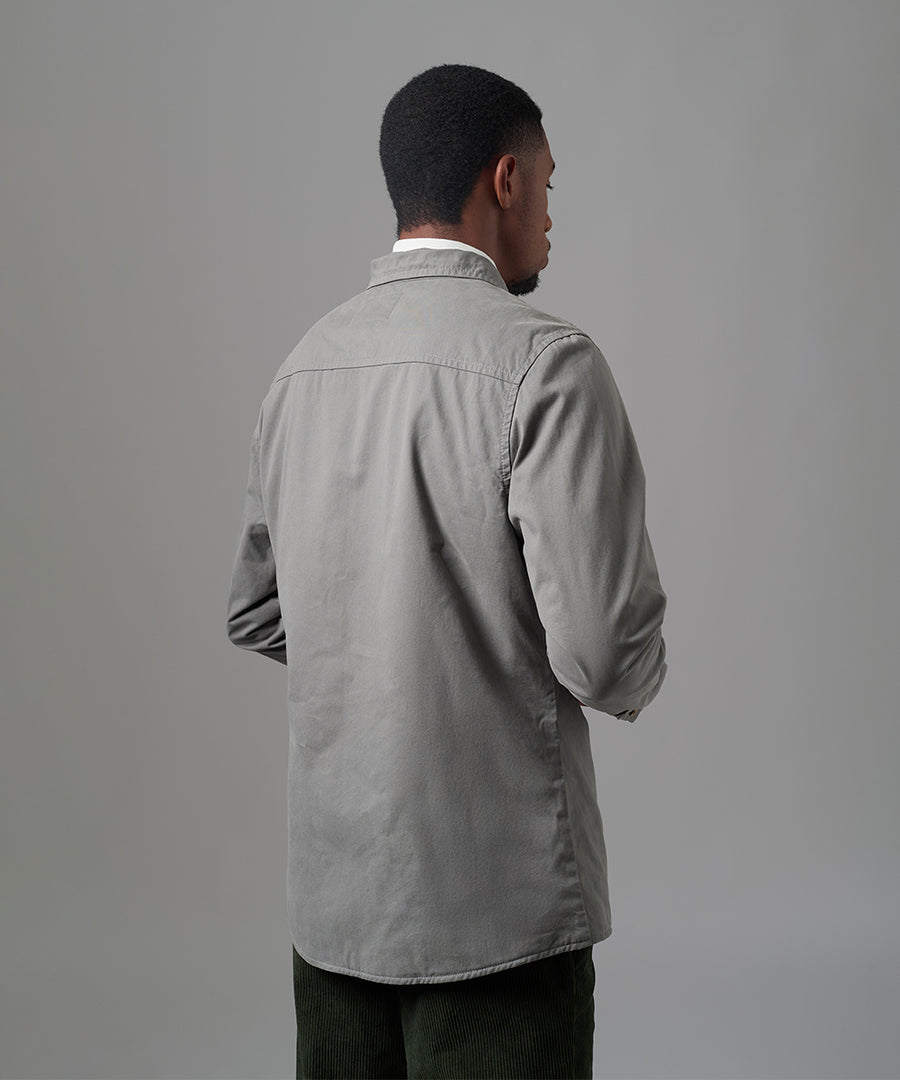 CAMISA MANGA LARGA SOBRECAMISA CLASSIC FIT PLOMO OI25