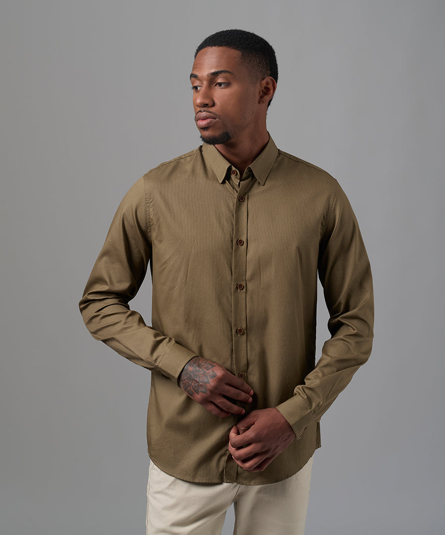 CAMISA MANGA LARGA CUELLO B.DOWN OCULTO CLASSIC FIT VERDE FANGO OI25