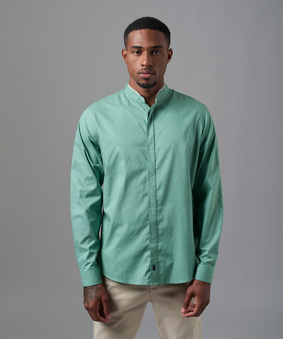 CAMISA MANGA LARGA CUELLO NERU DESMONTABLE CLASSIC FIT VERDE ESTAMPADO OI25