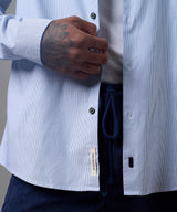 CAMISA MANGA LARGA OXFORD CUELLO SPREAD CLASSIC FIT AZUL A RAYAS OI25