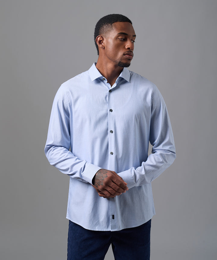 CAMISA MANGA LARGA OXFORD CUELLO SPREAD CLASSIC FIT AZUL A RAYAS OI25