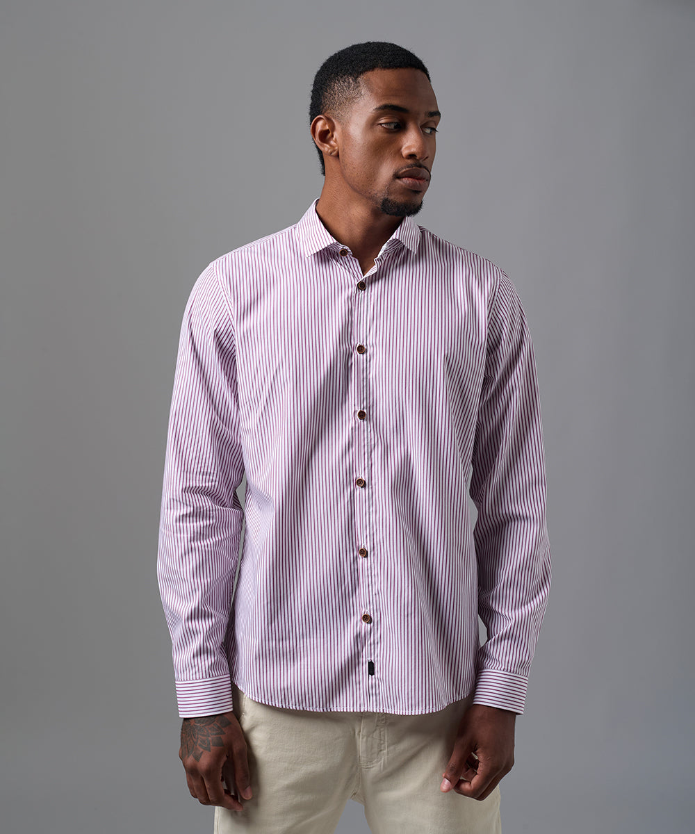 CAMISA MANGA LARGA PECHERA OJAL CLASSIC FIT GUINDA C/RAYAS OI25