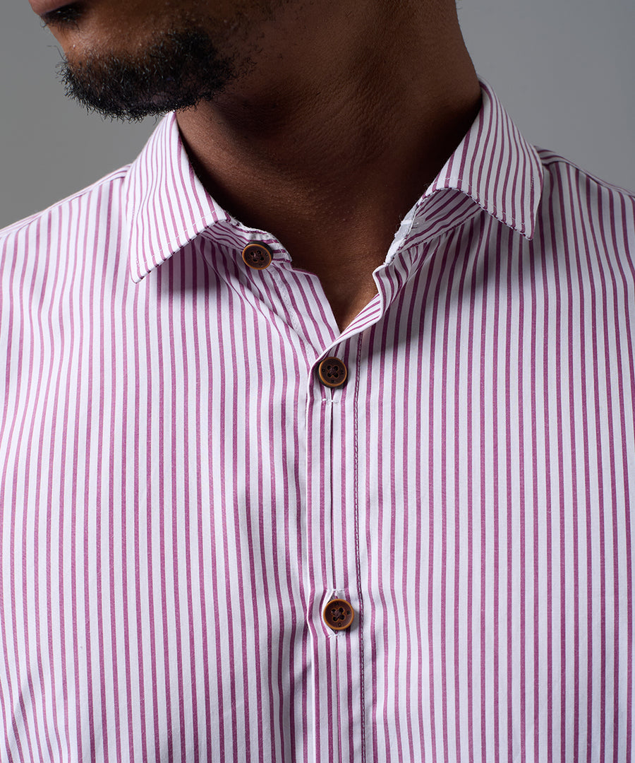 CAMISA MANGA LARGA PECHERA OJAL CLASSIC FIT GUINDA C/RAYAS OI25