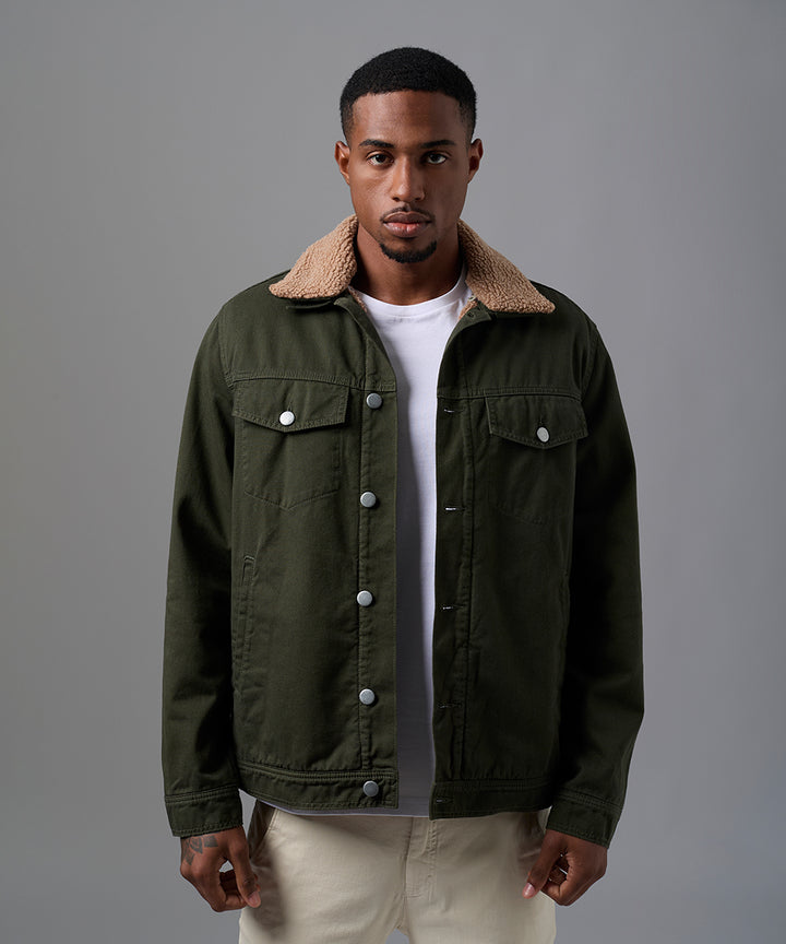 CASACA DENIM SOBRETEÑIDO CON SHERPA VERDE OI25