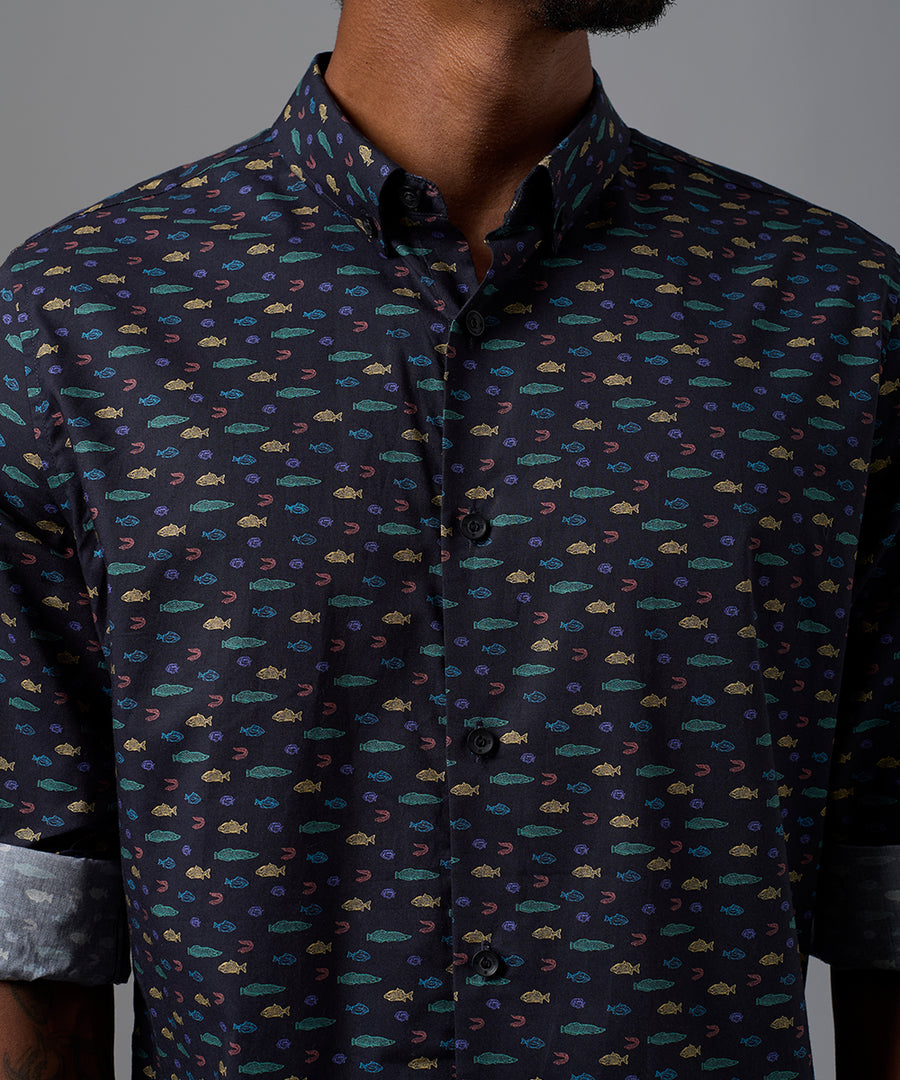 CAMISA MANGA LARGA PECES DE RIO CLASSIC FIT NEGRO ESTAMPADO OI25