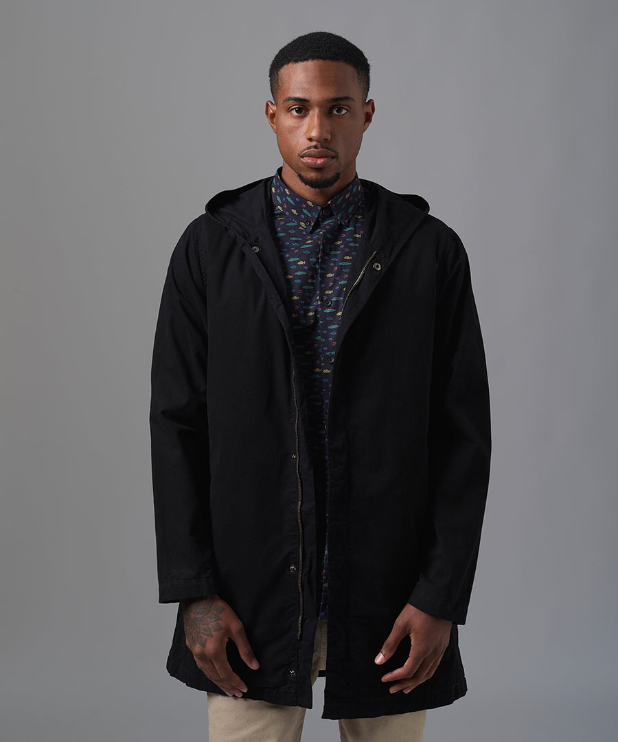 CASACA DRILL PARKA CON CAPUCHA NEGRO OI25