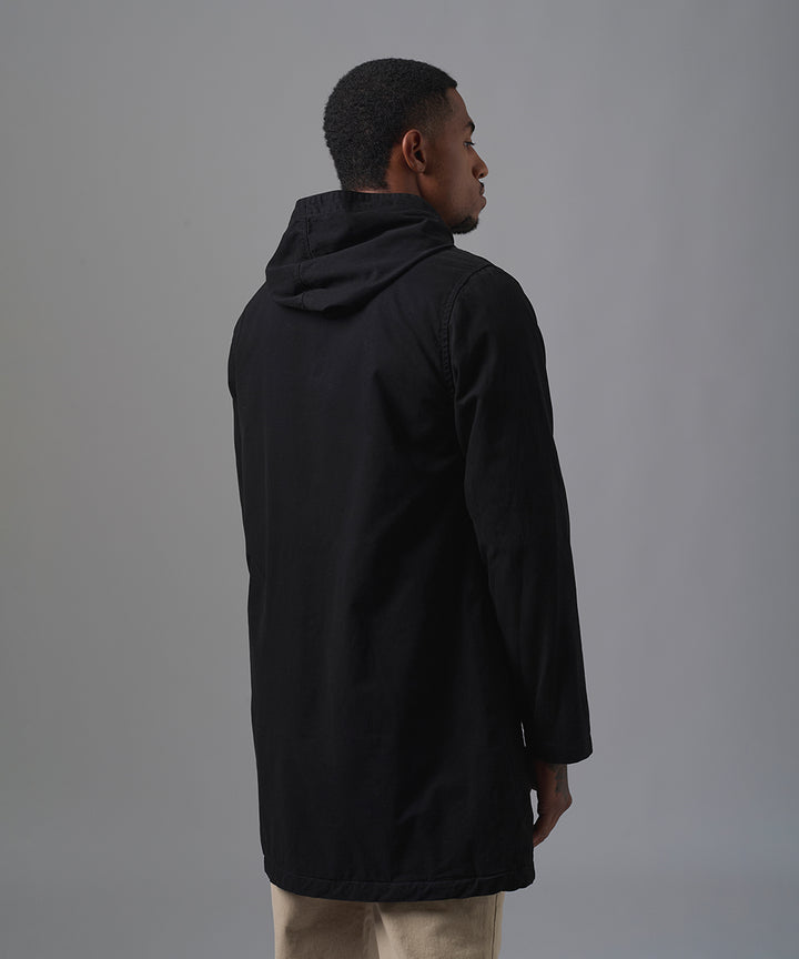 CASACA DRILL PARKA CON CAPUCHA NEGRO OI25