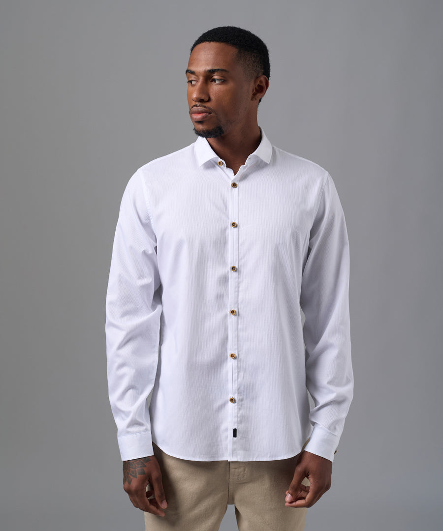 CAMISA MANGA LARGA PECHERA OJAL CLASSIC FIT BLANCO OI25