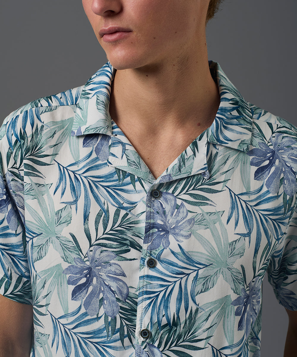 CAMISA MANGA CORTA CHALIS CUELLO RESORT CLASSIC FIT AZUL ESTAMPADO PV26