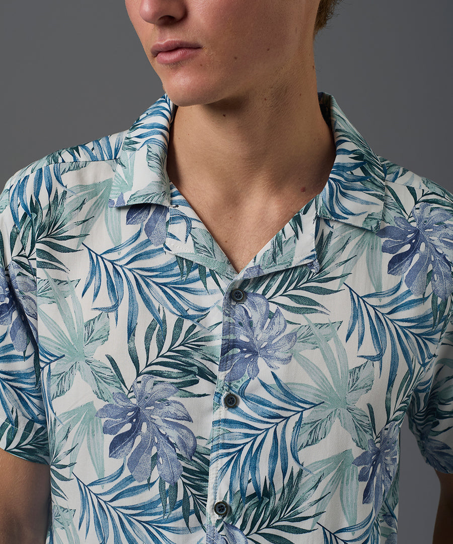 CAMISA MANGA CORTA CHALIS CUELLO RESORT CLASSIC FIT AZUL ESTAMPADO PV26
