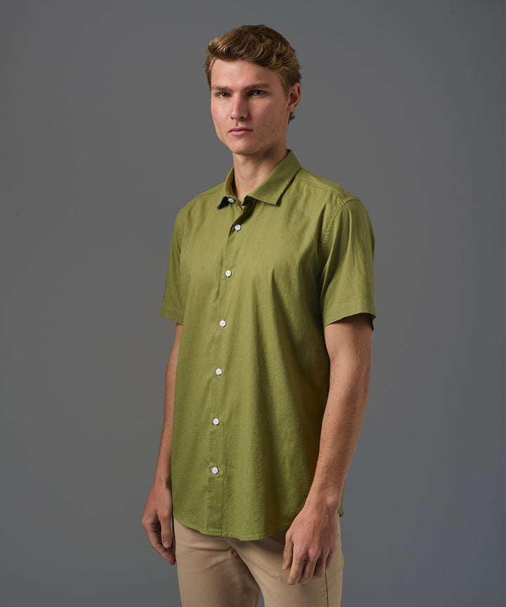 CAMISA MANGA CORTA LOOK LINO CUELLO SPREAD CLASSIC FIT VERDE CLARO PV26