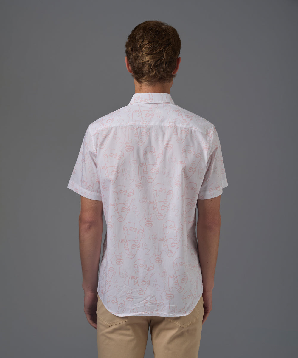 CAMISA MANGA CORTA PECHERA SEMI OCULTA CLASSIC FIT BLANCO ESTAMPADO PV26