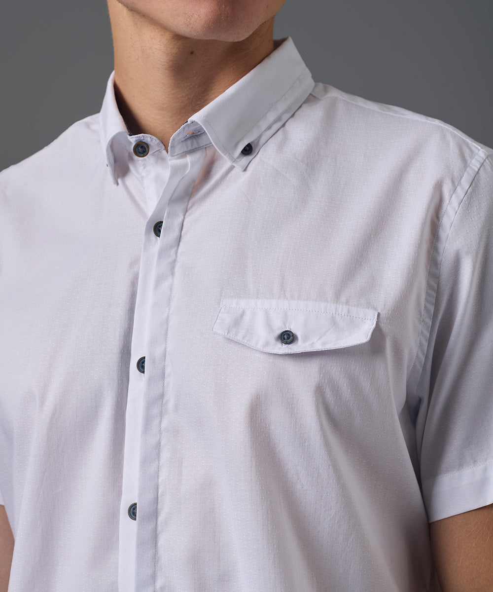 CAMISA MANGA CORTA PECHERA SEMI OCULTA CLASSIC FIT BLANCO PV26