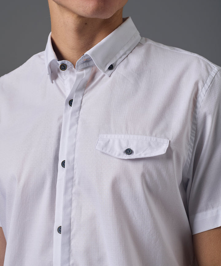 CAMISA MANGA CORTA PECHERA SEMI OCULTA CLASSIC FIT BLANCO PV26