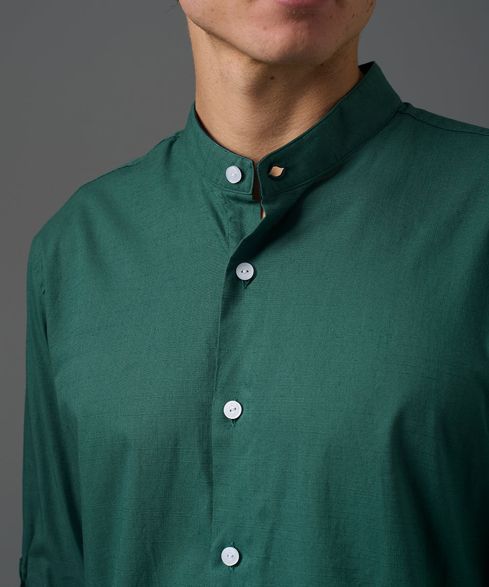 CAMISA MANGA LARGA CASUAL CUELLO STAND UP CLASSIC FIT VERDE BOTELLA PV26