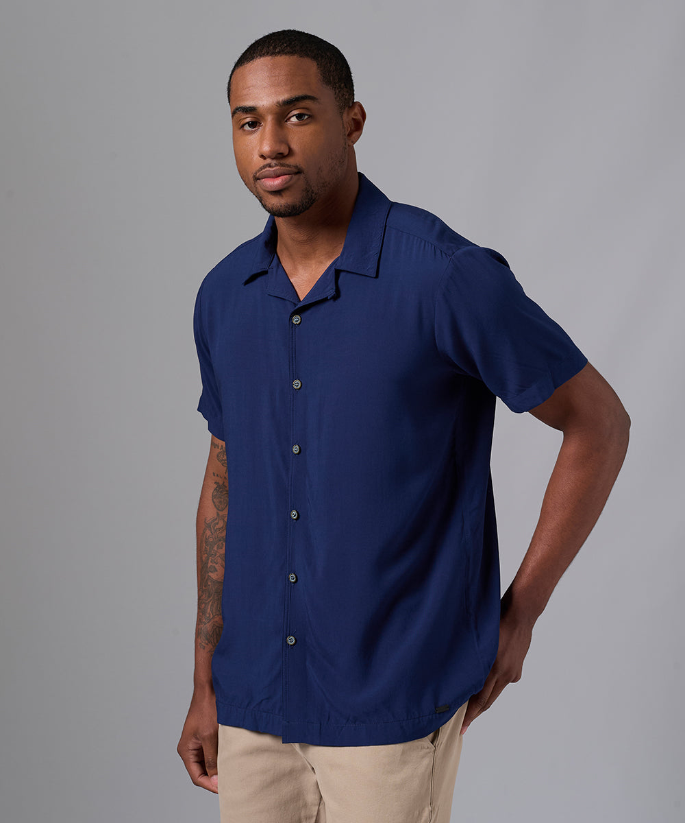 CAMISA MANGA CORTA CUELLO RESORT SOLIDO CLASSIC FIT AZUL MARINO PV25