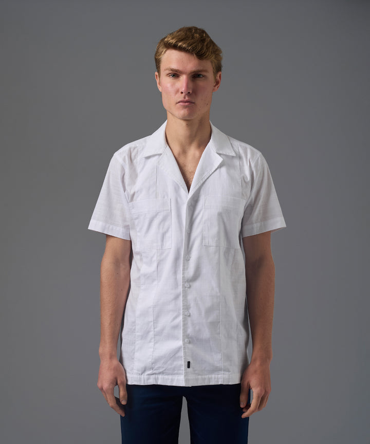 CAMISA MANGA CORTA LOOK LINO CUELLO RESORT GUAYABERA CLASSIC FIT BLANCO PV26