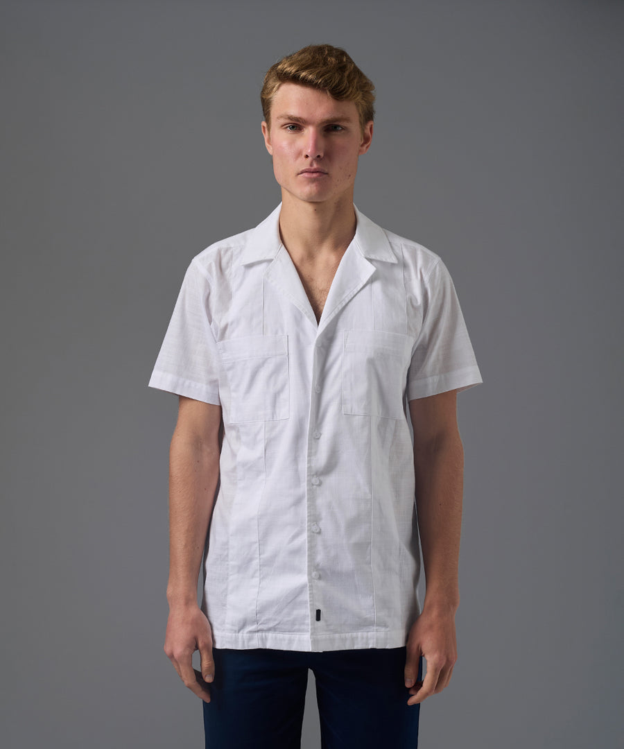 CAMISA MANGA CORTA LOOK LINO CUELLO RESORT GUAYABERA CLASSIC FIT BLANCO PV26