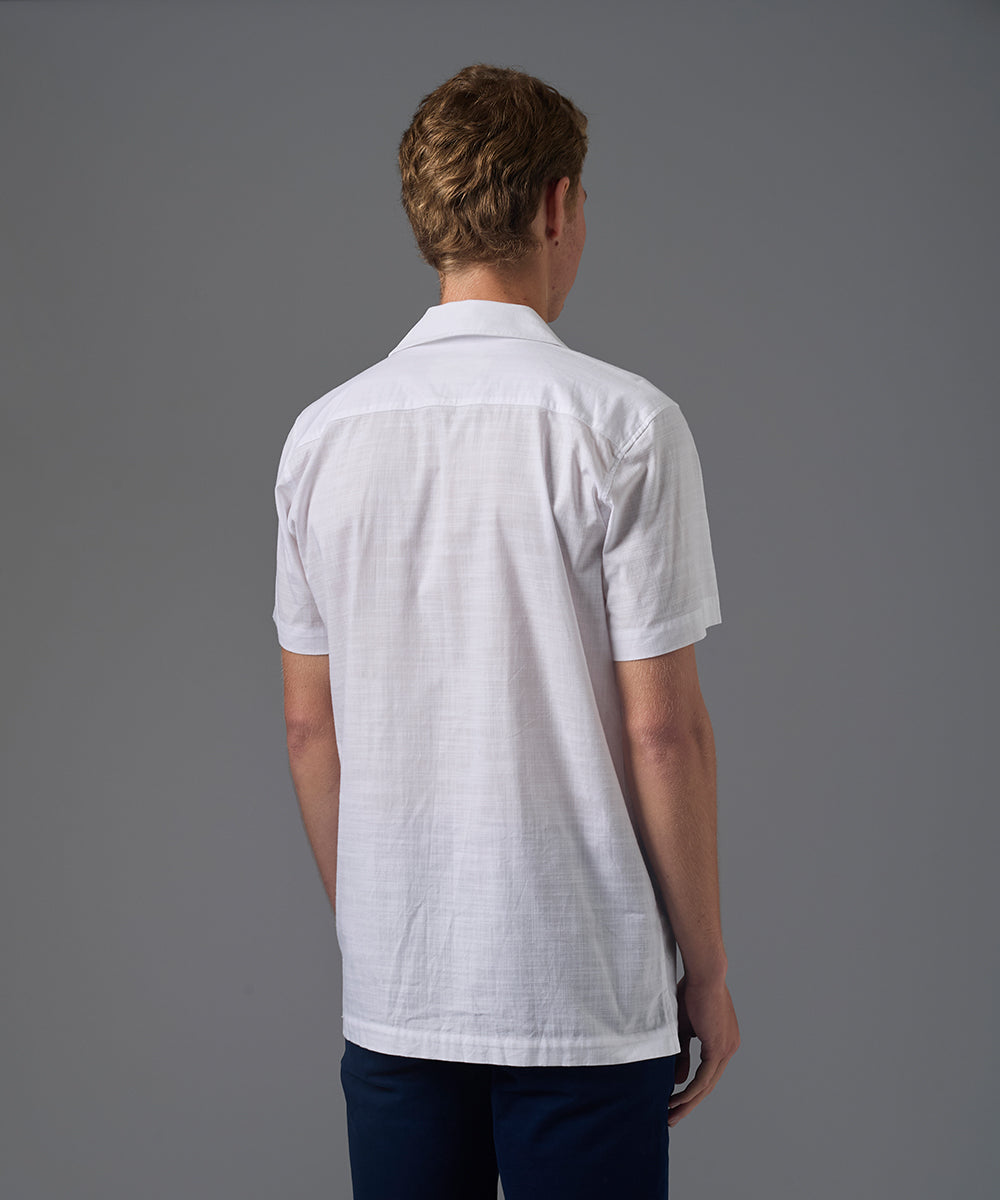 CAMISA MANGA CORTA LOOK LINO CUELLO RESORT GUAYABERA CLASSIC FIT BLANCO PV26