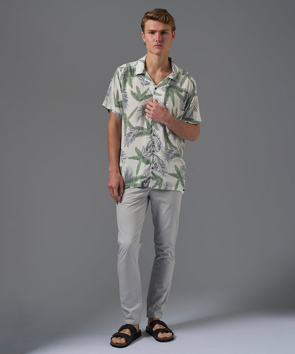 CAMISA MANGA CORTA CHALIS CUELLO RESORT CLASSIC FIT ESTAMPADO VERDE PV26