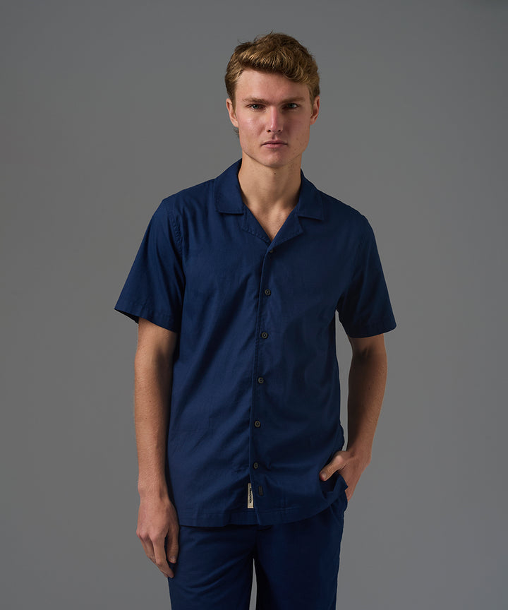 CAMISA MANGA CORTA LOOK LINO CUELLO RESORT CLASSIC FIT AZUL MARINO PV26