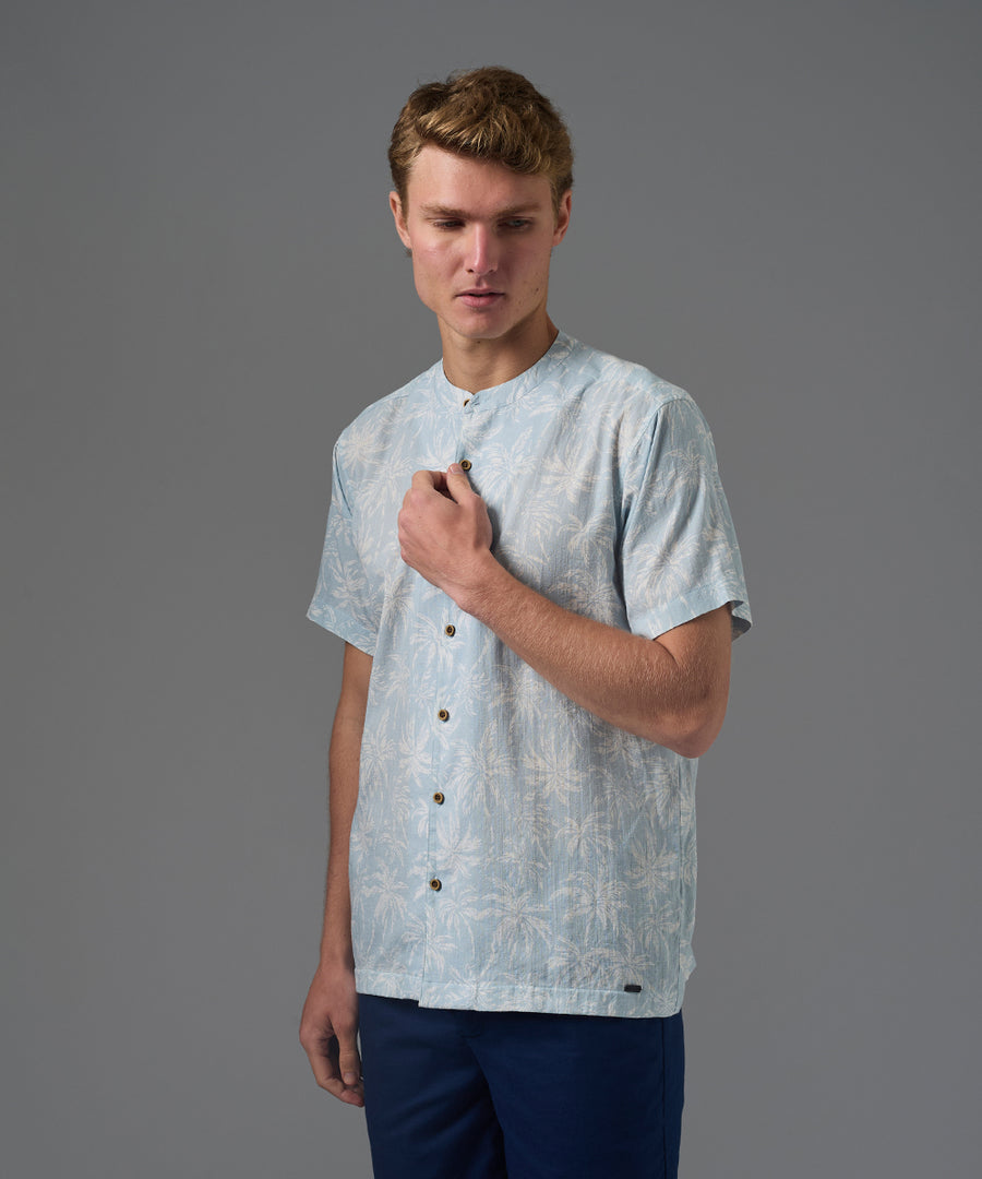 CAMISA MANGA CORTA LOOK LINO CUELLO NERU CLASSIC FIT CELESTE ESTAMPADO PV26