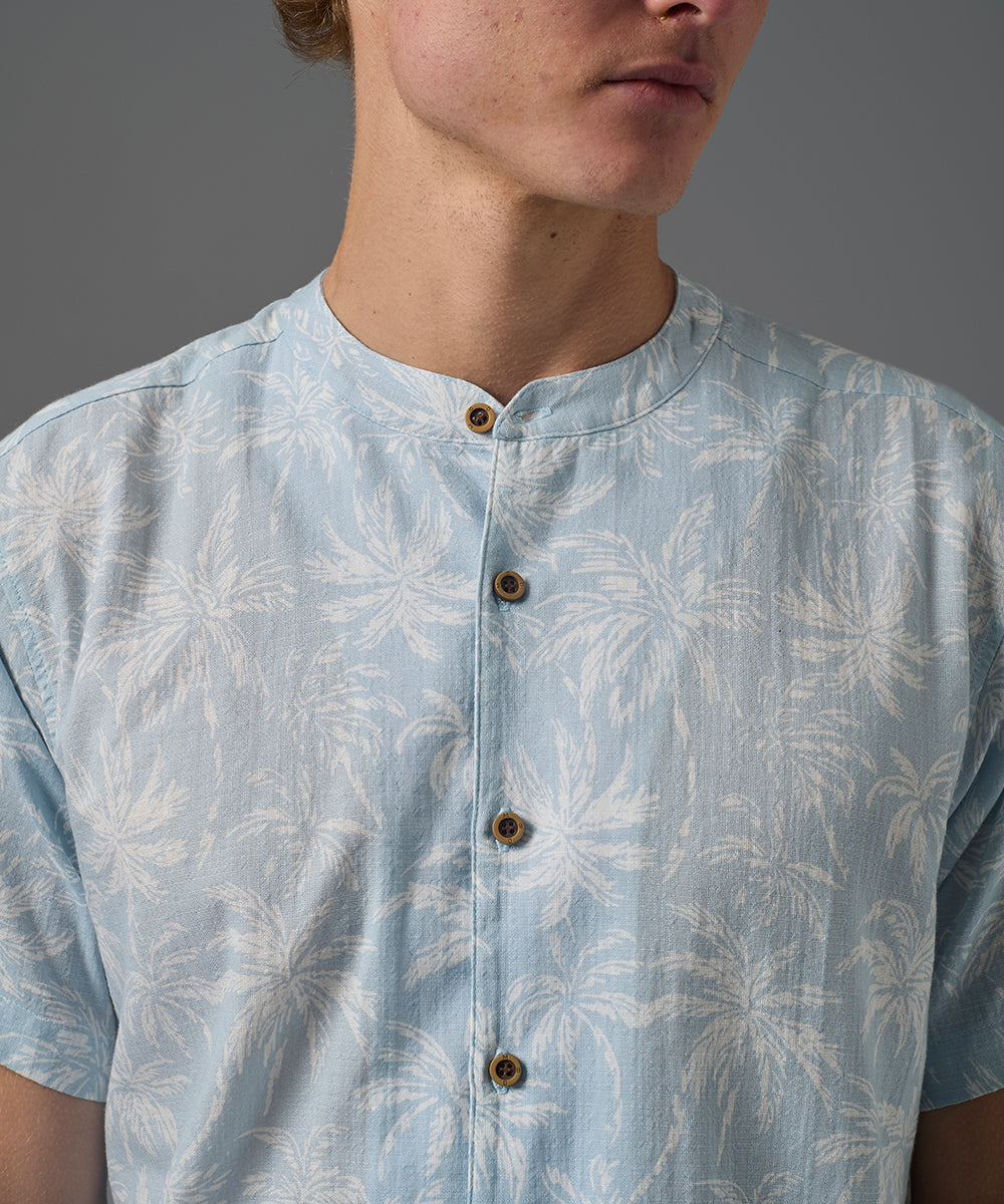 CAMISA MANGA CORTA LOOK LINO CUELLO NERU CLASSIC FIT CELESTE ESTAMPADO PV26