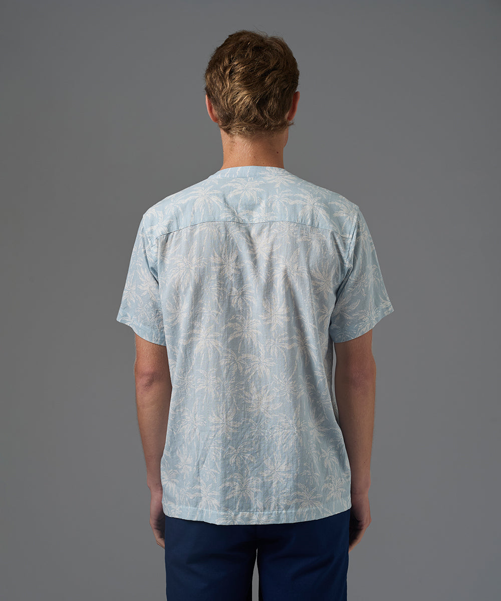 CAMISA MANGA CORTA LOOK LINO CUELLO NERU CLASSIC FIT CELESTE ESTAMPADO PV26