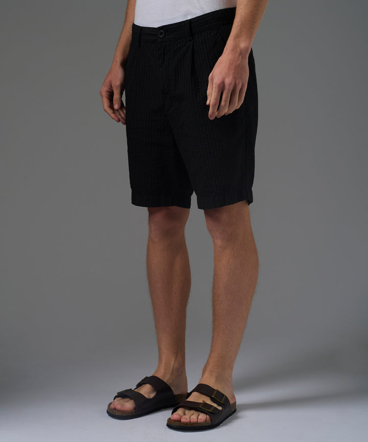 BERMUDA SEER SUCKER SLIM FIT NEGRO PV26