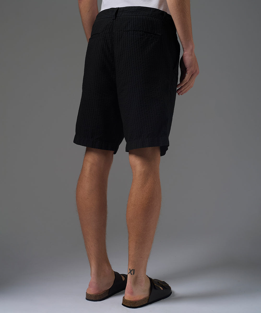 BERMUDA SEER SUCKER SLIM FIT NEGRO PV26