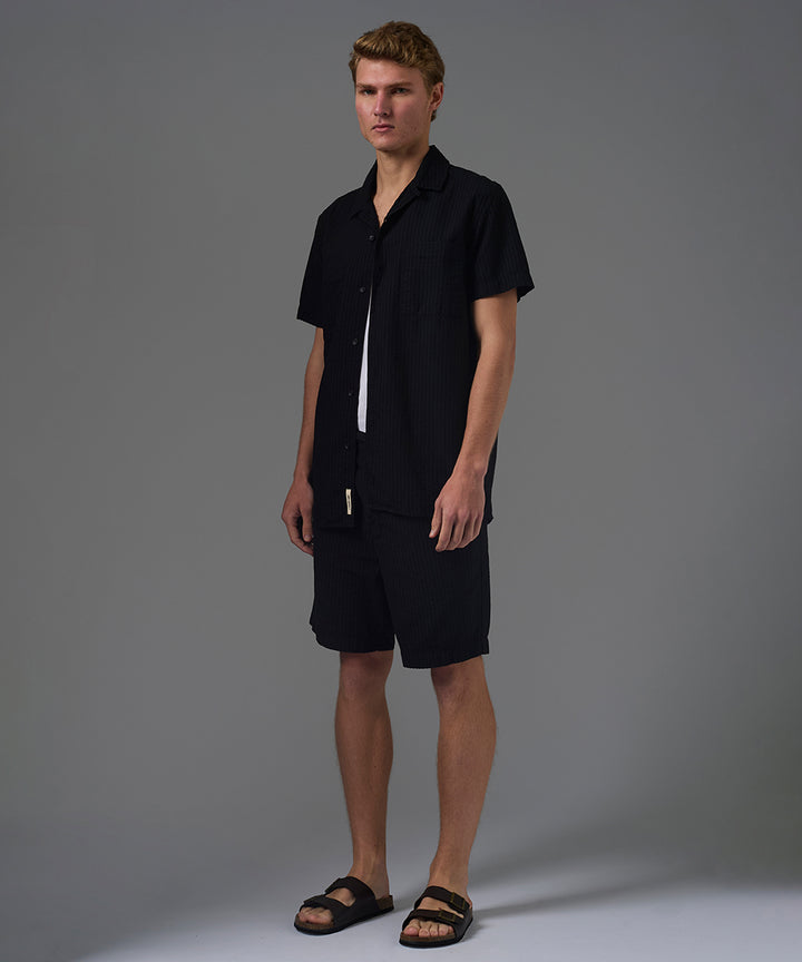 CAMISA MANGA CORTA CUELLO RESORT SEER SUCKER CLASSIC FIT NEGRO PV26