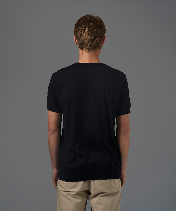 POLO MANGA CORTA PET BASICO CUELLO REDONDO NEGRO PV26