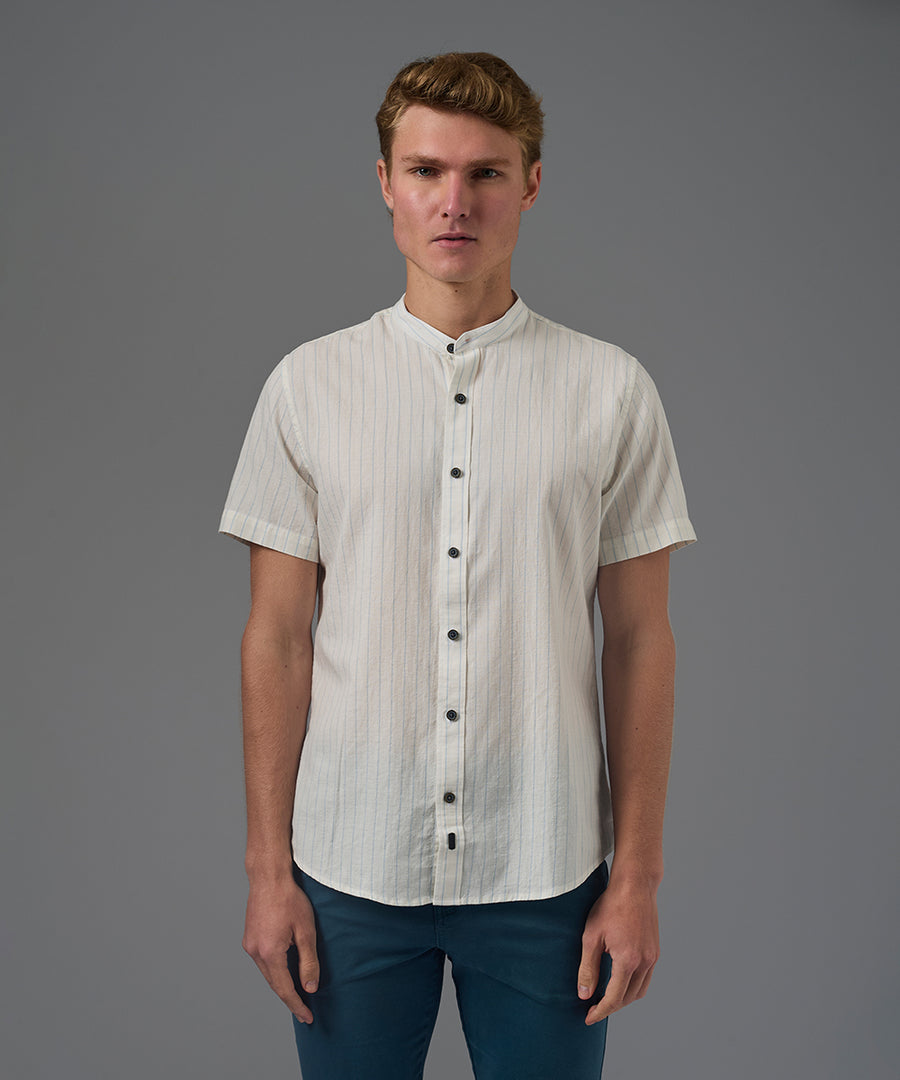 CAMISA MANGA CORTA CASUAL LOOK LINO CUELLO NERU CLASSIC FIT CELESTE C/RAYAS PV26