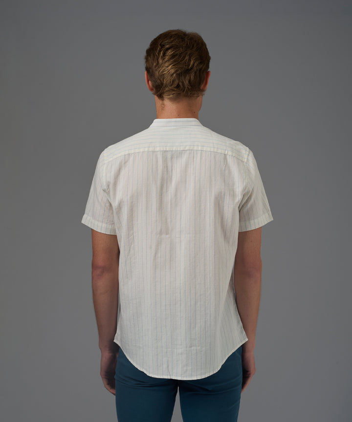 CAMISA MANGA CORTA CASUAL LOOK LINO CUELLO NERU CLASSIC FIT CELESTE C/RAYAS PV26