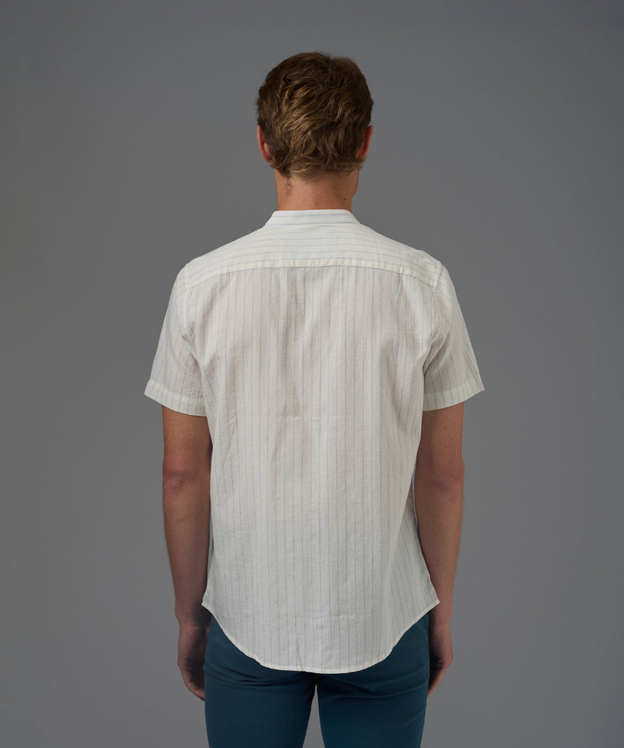 CAMISA MANGA CORTA CASUAL LOOK LINO CUELLO NERU CLASSIC FIT CELESTE C/RAYAS PV26