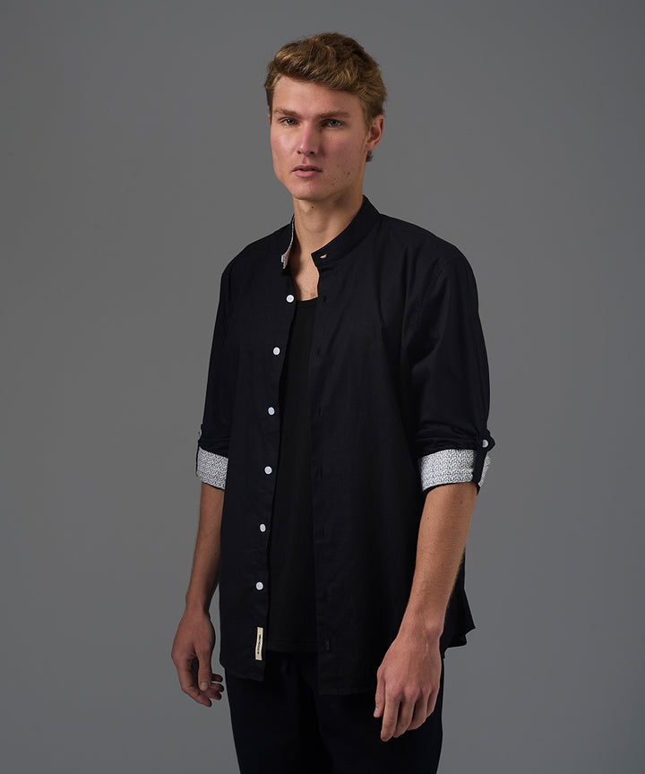 CAMISA MANGA LARGA CASUAL CUELLO STAND UP CLASSIC FIT NEGRO PV26