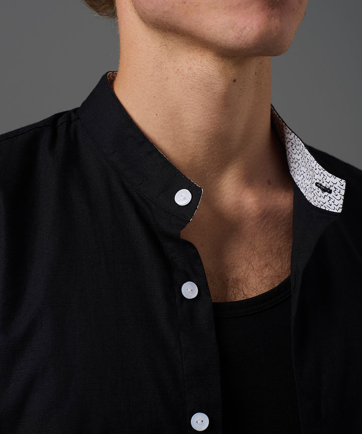 CAMISA MANGA LARGA CASUAL CUELLO STAND UP CLASSIC FIT NEGRO PV26