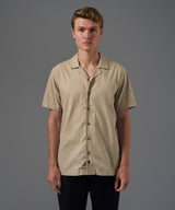 CAMISA MANGA CORTA LOOK LINO CUELLO RESORT CLASSIC FIT BEIGE PV26