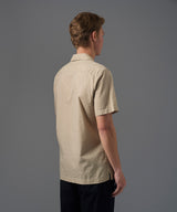 CAMISA MANGA CORTA LOOK LINO CUELLO RESORT CLASSIC FIT BEIGE PV26