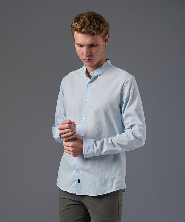 CAMISA MANGA LARGA LOOK LINO CUELLO STAND UP CLASSIC FIT CELESTE PV26