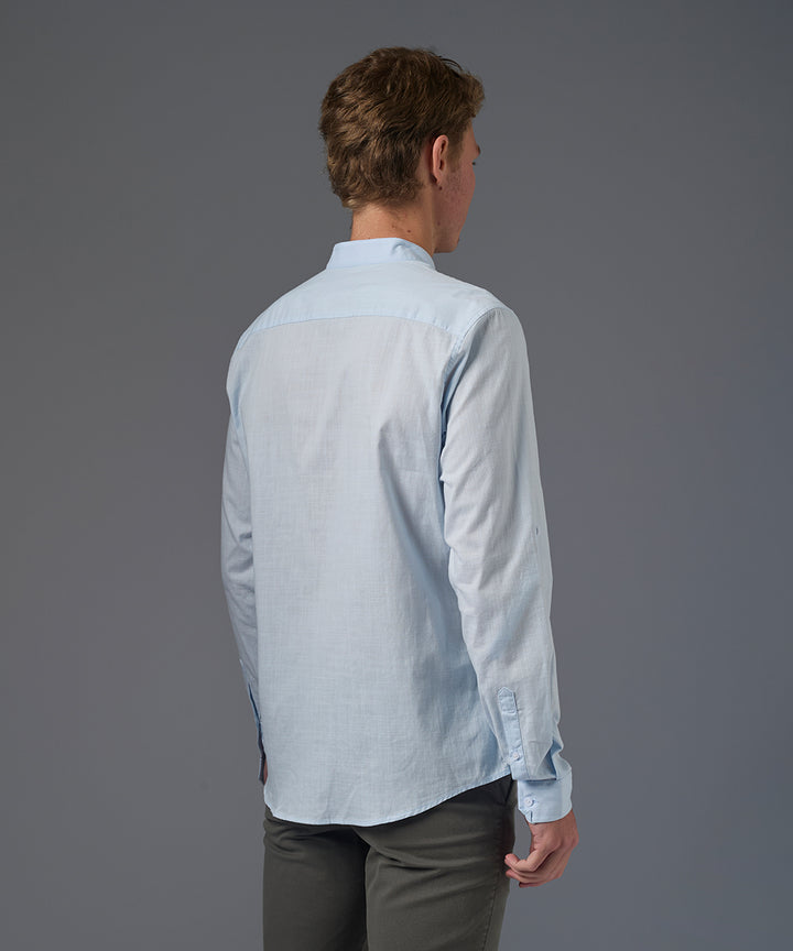 CAMISA MANGA LARGA CASUAL CUELLO STAND UP CLASSIC FIT CELESTE PV26