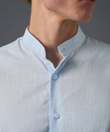 CAMISA MANGA LARGA LOOK LINO CUELLO STAND UP CLASSIC FIT CELESTE PV26