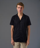 CAMISA MANGA CORTA LOOK LINO CUELLO RESORT GUAYABERA CLASSIC FIT NEGRO PV26