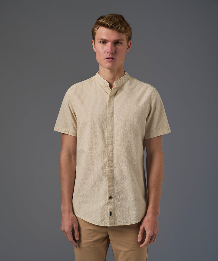 CAMISA MANGA CORTA SEER SUCKER CUELLO NERU DESMONTABLE SLIM FIT HUESO PV26