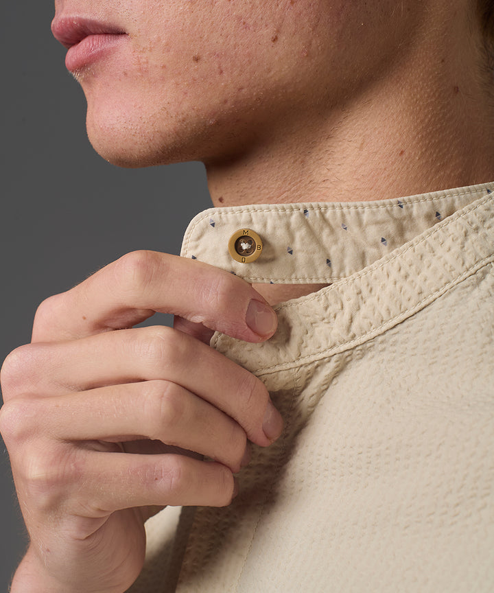 CAMISA MANGA CORTA SEER SUCKER CUELLO NERU DESMONTABLE SLIM FIT HUESO PV26