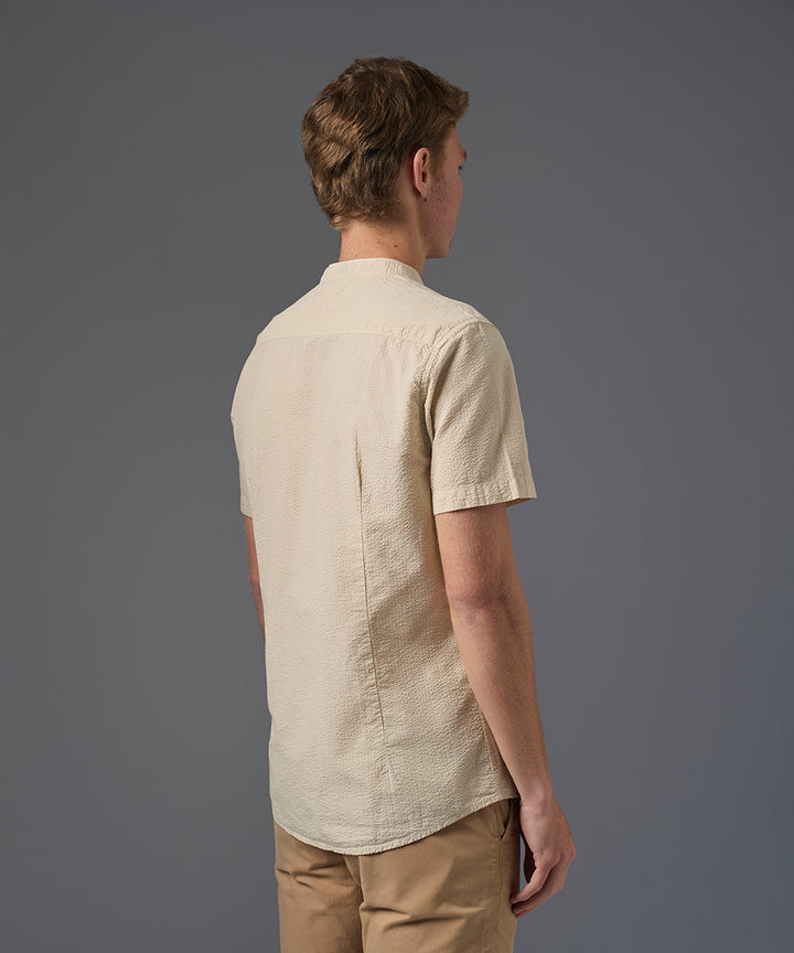 CAMISA MANGA CORTA SEER SUCKER CUELLO NERU DESMONTABLE SLIM FIT HUESO PV26