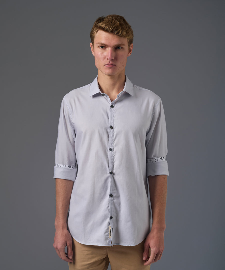 CAMISA MANGA LARGA PECHERA OJAL CLASSIC FIT GRIS PV26