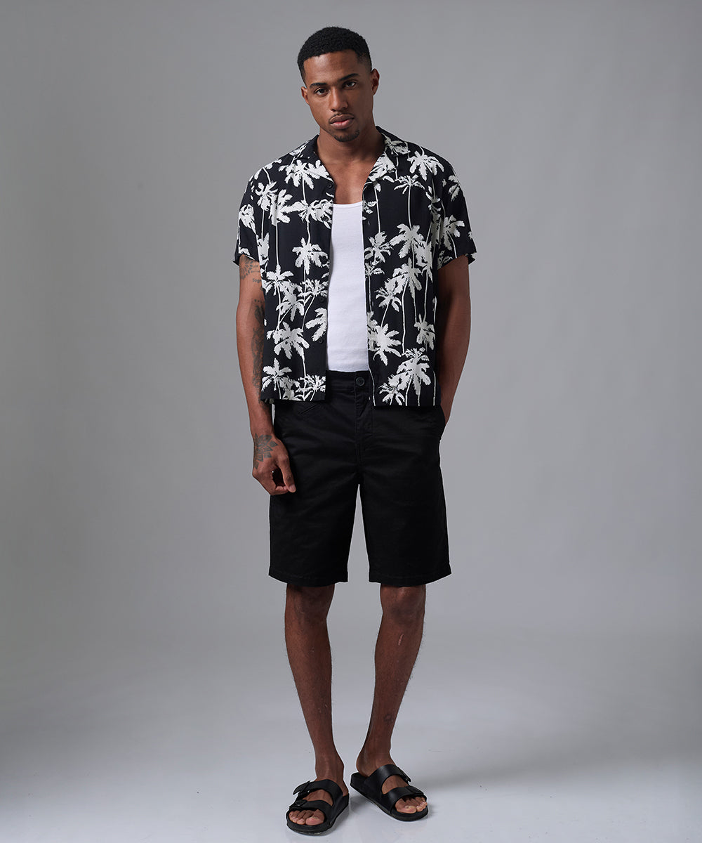 CAMISA MANGA CORTA CASUAL CUELLO RESORT ESTAMPADO CLASSIC FIT NEGRO ESTAMPADO PV25