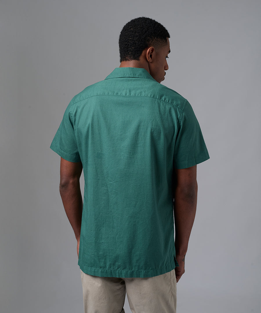 CAMISA MANGA CORTA CASUAL CUELLO RESORT CLASSIC FIT VERDE BOTELLA PV25