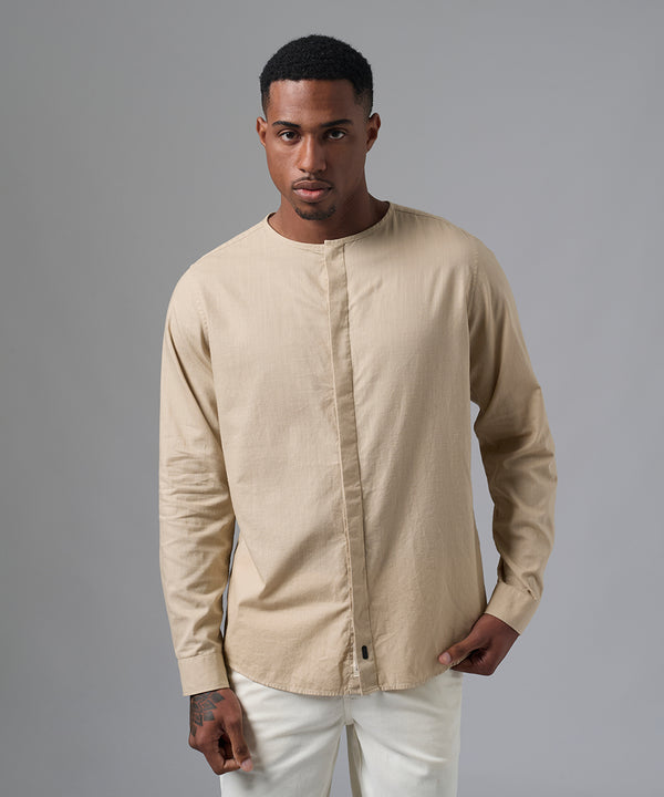 CAMISA MANGA LARGA CASUAL LOOK LINO CR SIN CUELLO CLASSIC FIT BEIGE PV25